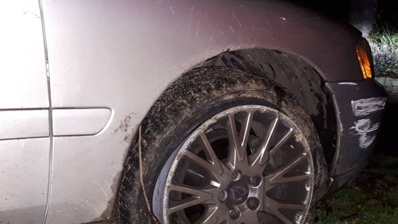 De gestolen auto (foto: poltie Heusden/Facebook)