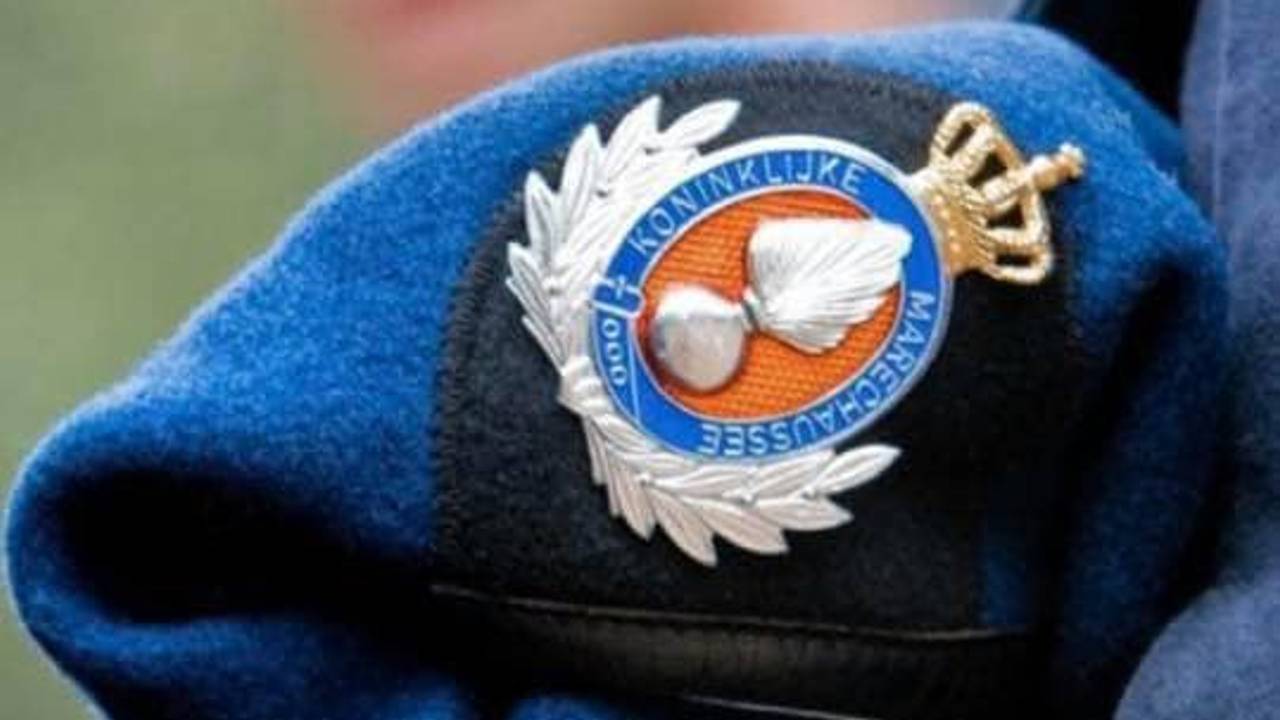 De marechaussee vond 19.000 euro. (Archieffoto)