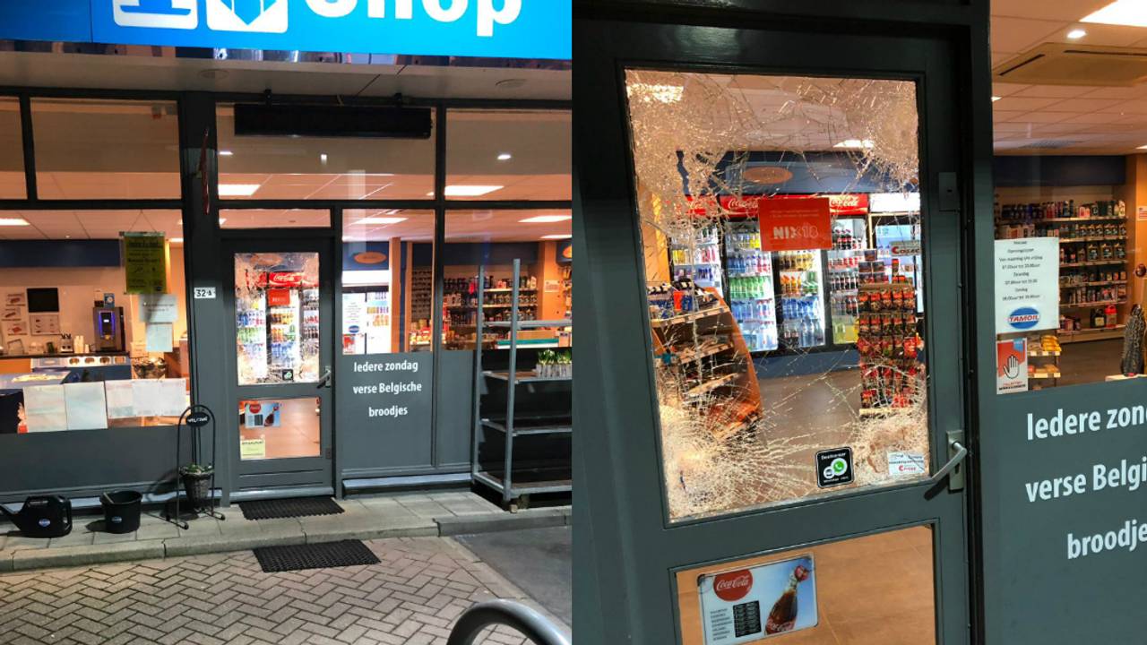 De overvallers probeerden met een stoeptegel het raam in te slaan. (Foto: Bart van Hoof)