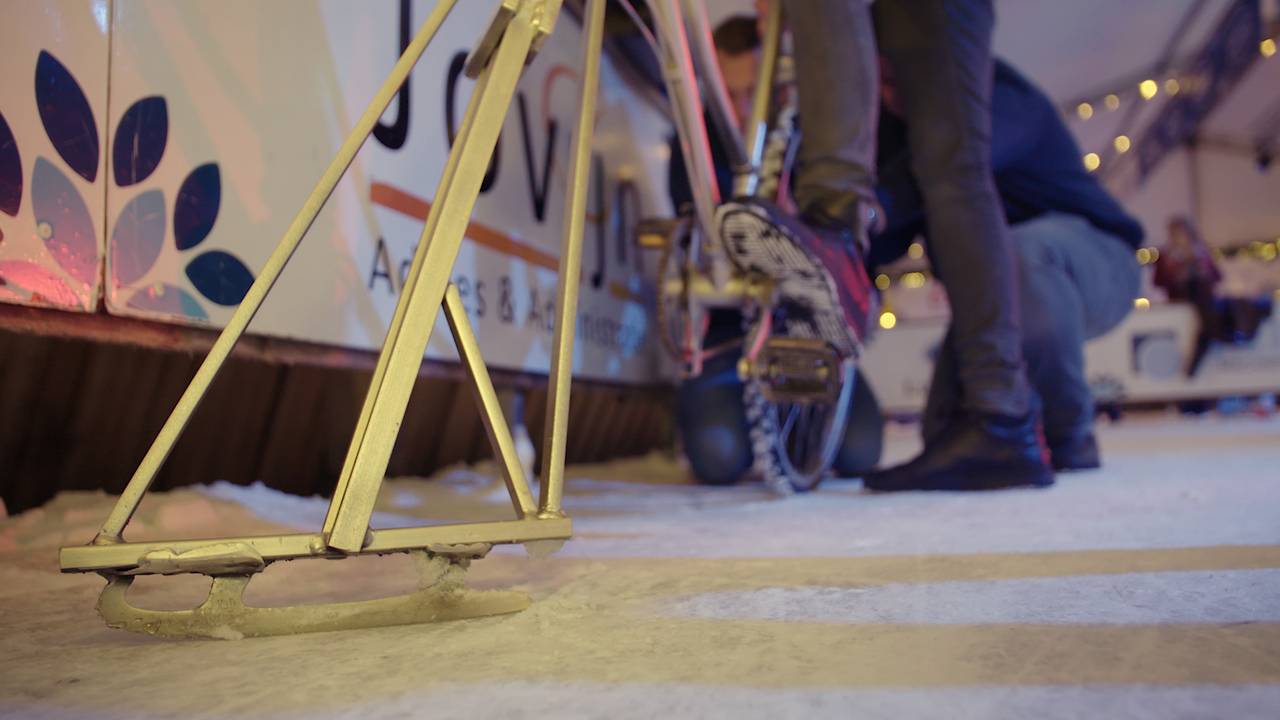 Een schaats in plaats van een voorwiel.