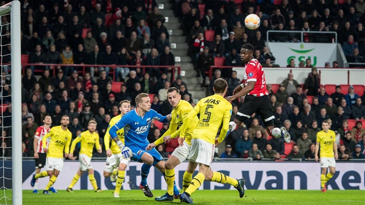 Isimat-Mirin in actie tegen AZ (foto: VI Images).