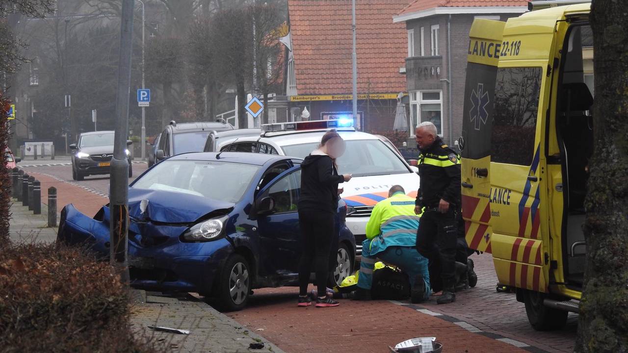 De bestuurster raakte gewond (foto: Jozef Bijnen, SQ Vision Mediaprodukties).