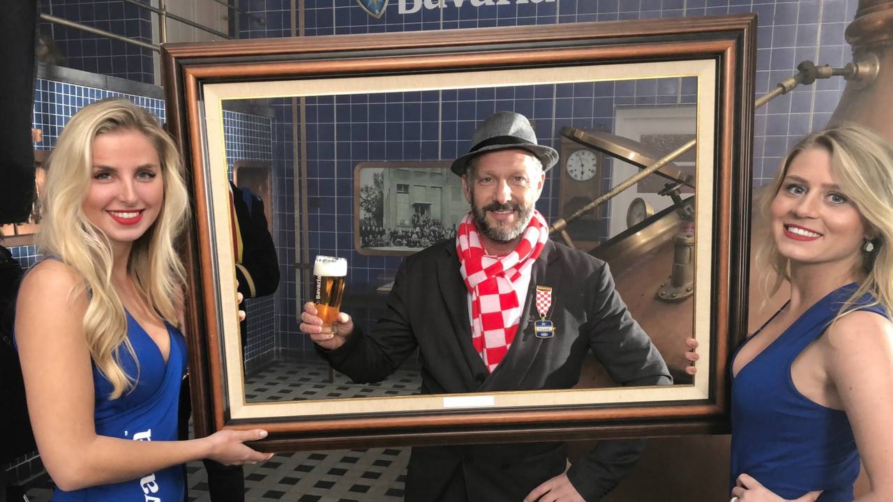 Ronald den Teuling tijdens de opnames van de carnavalsreclame van Bavaria.