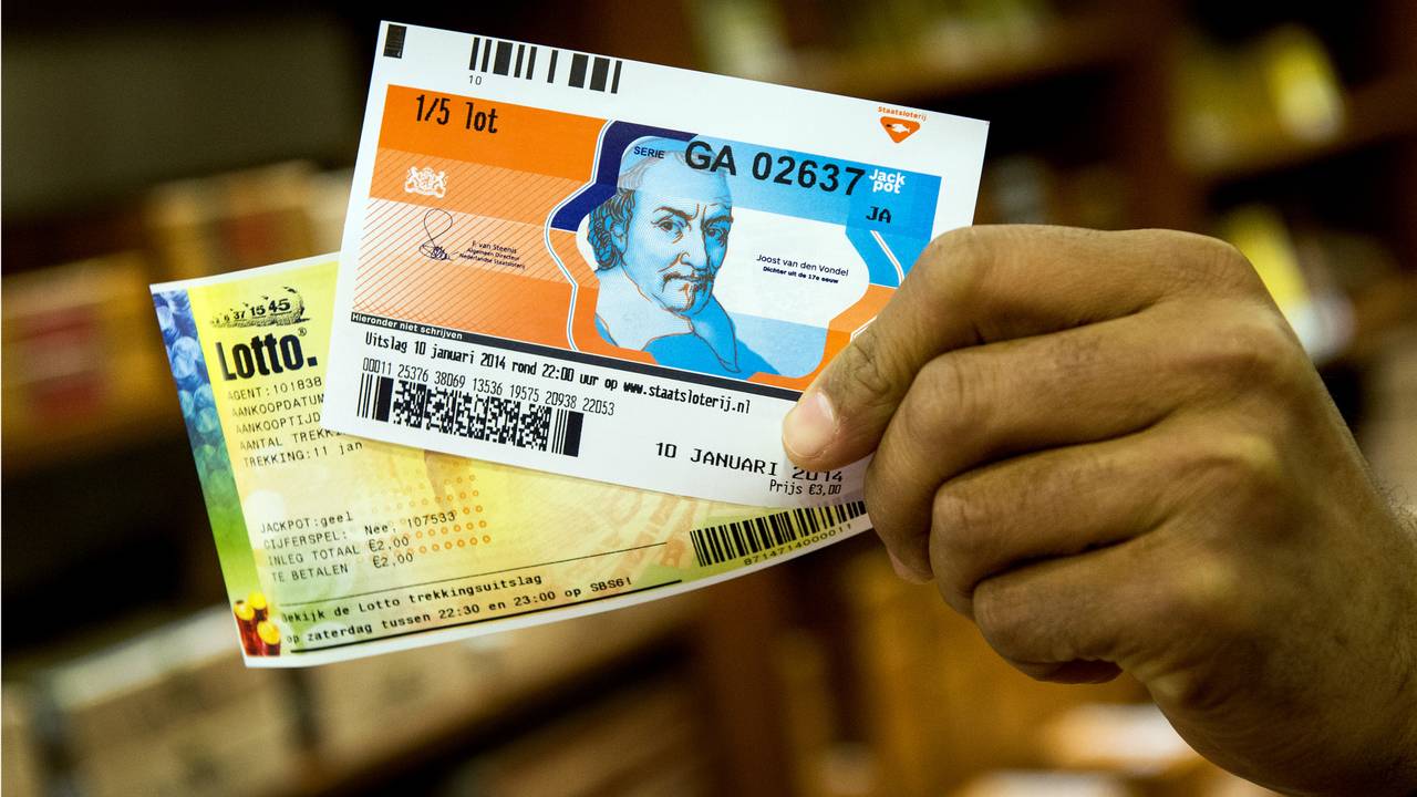 Een Lottolot en een staatslot. (Foto: ANP)