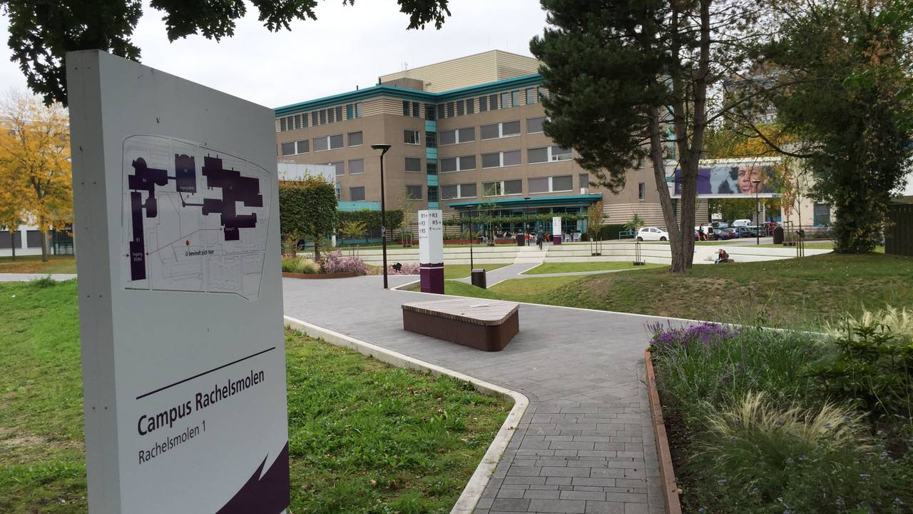 De vestiging van Fontys waar de tentamens overgemaakt moeten worden (foto: Hans Janssen).