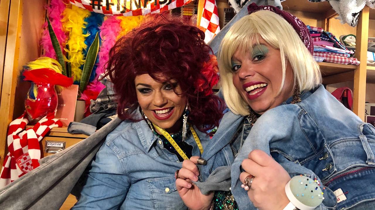 Esther en Monique alias Sjakkelien en Sjenien (Foto: Erik Peeters)