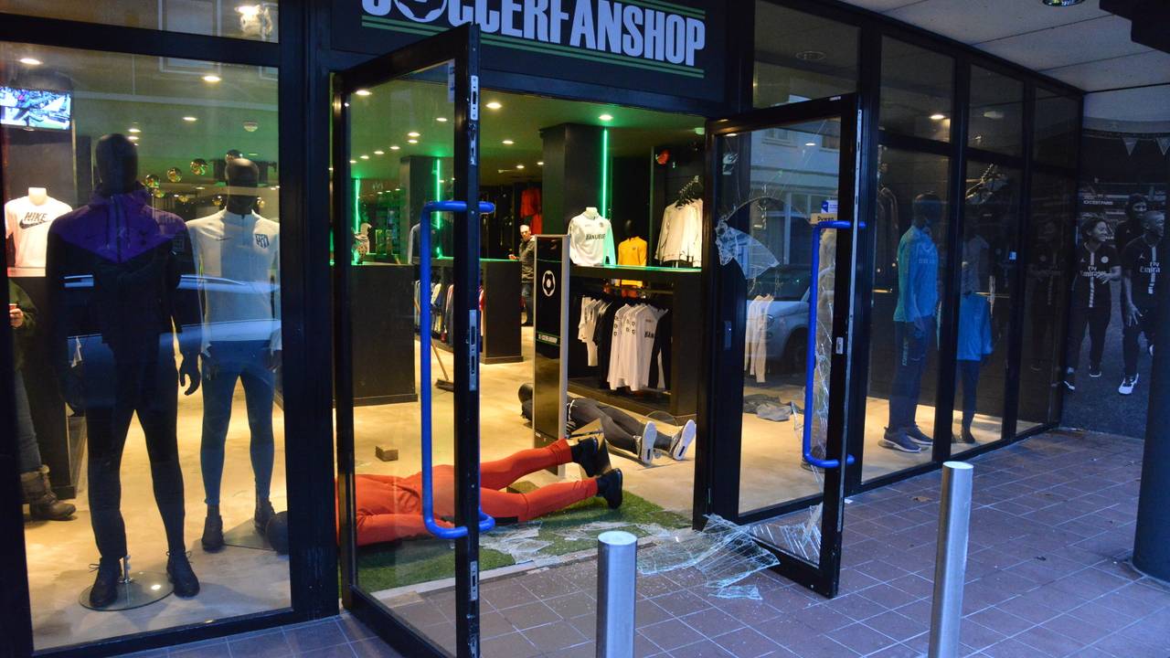 De ravage die de dieven achterlieten. (Foto: Perry Roovers/ SQ Vision)