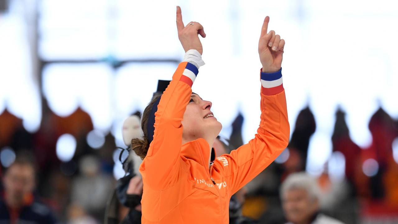 Ireen Wüst droeg haar WK-zege in Inzel op aan de overleden Paulien van Deutekom (foto: VI Images).