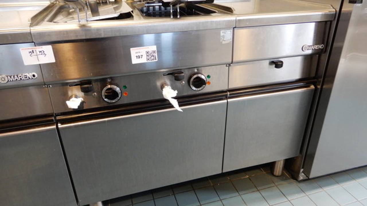 Wie wil de dubbele frituur kopen? Foto: onlineveiligmeester.