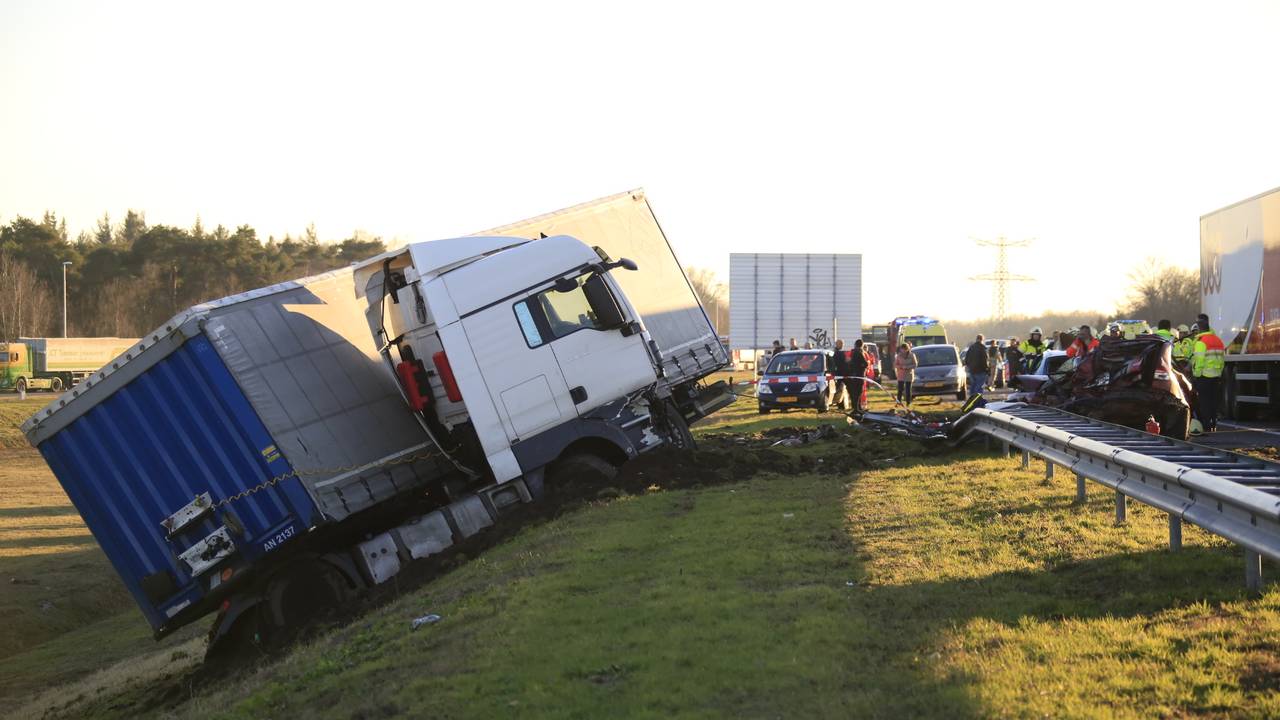 52 jarige man in ziekenhuis overleden na ongeluk op a50 bij nistelrode omroep brabant