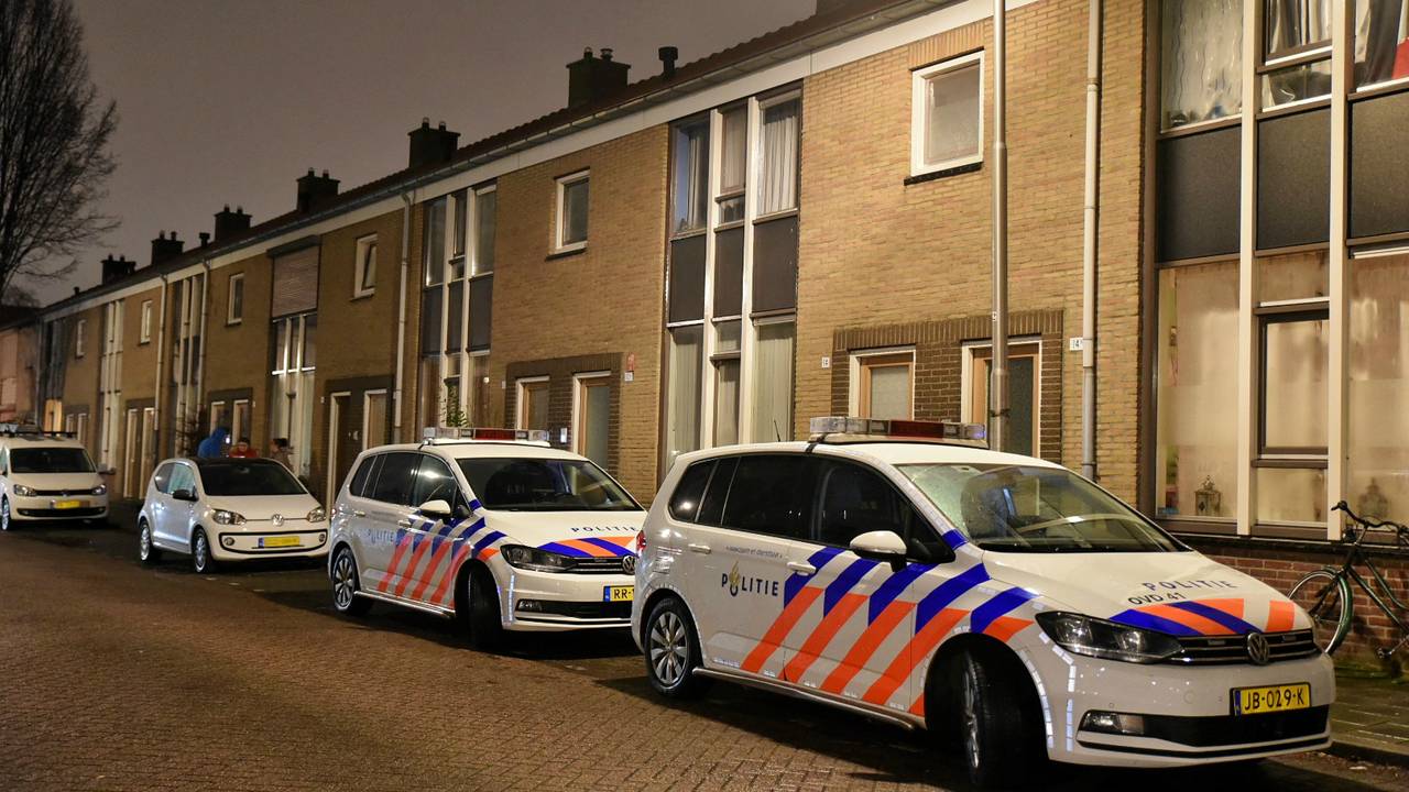 De politie rukte groot uit maar er was helemaal geen overval. (Foto: Toby de Kort)