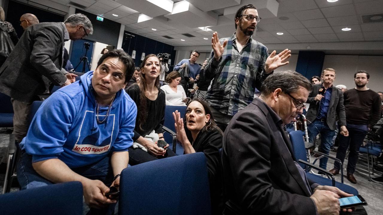 Chroom-6-slachtoffers bij de persconferentie (foto: Rob Engelaar).