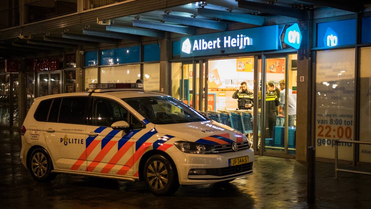 Gewapende overval boekenshop Cassandraplein Eindhoven. (Foto: Sem van Rijssel)