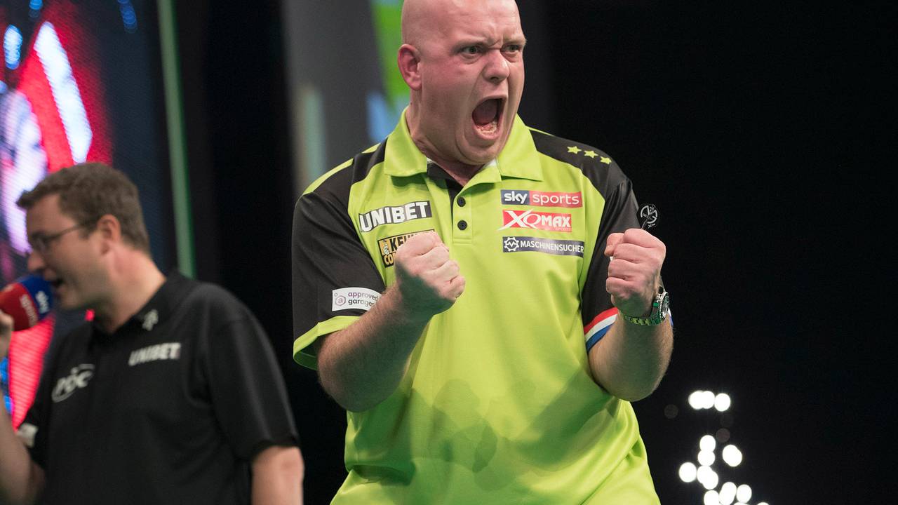Michael van Gerwen kan weer eens juichen. (foto: Lawrence Lustig/PDC)