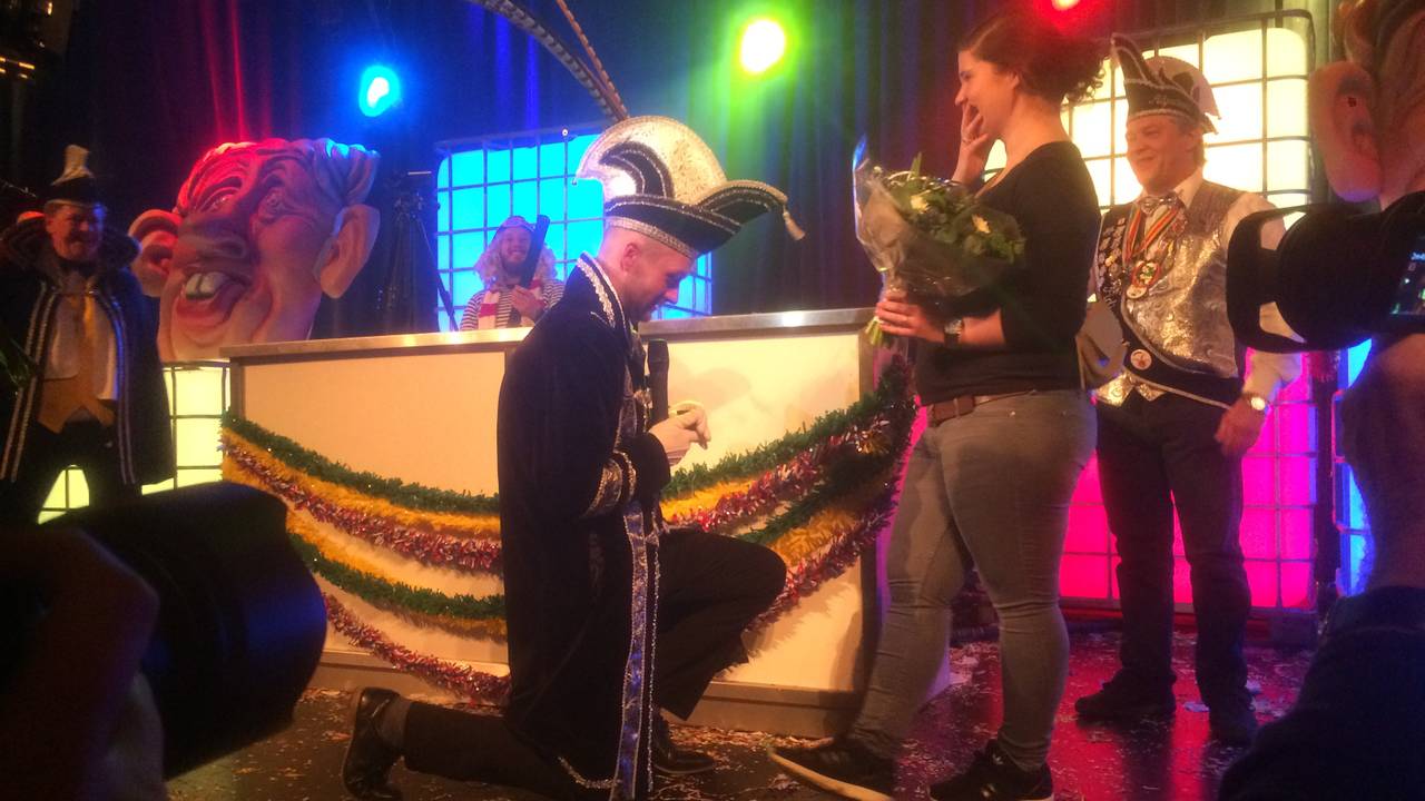 Niet op de foto, maar Prins Royaal d'n Irste had ook nog een wit paard bij zich voor zijn huwelijksaanzoek (Foto: Anja de Loos)