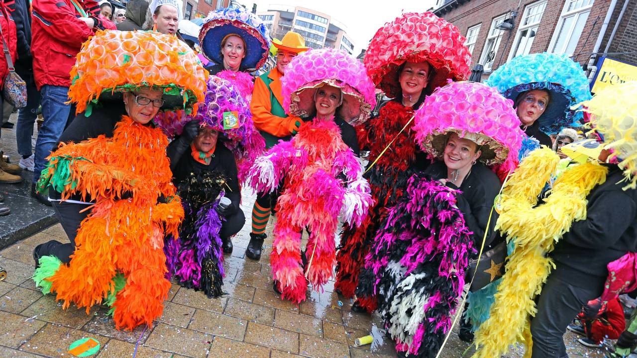 Kleurrijke optocht in Kruikenstad 2019. (foto: Karin Kamp)