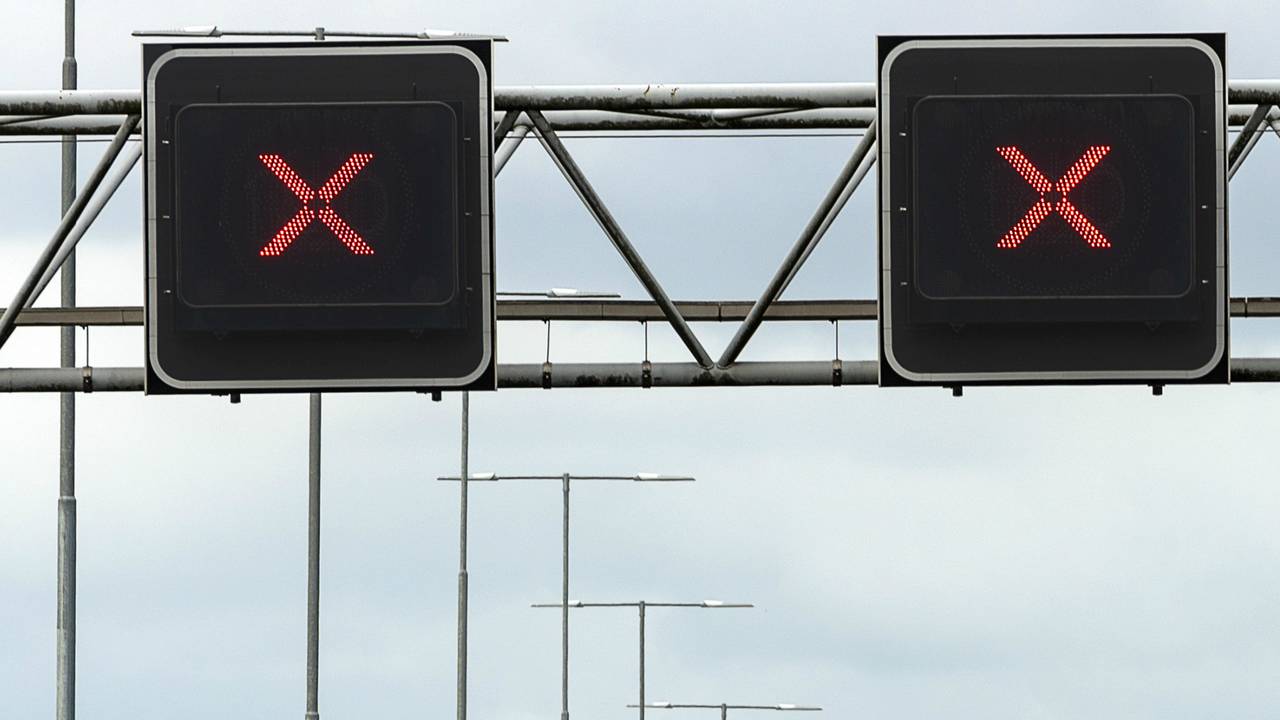 A58 dicht richting Tilburg na ongeluk.