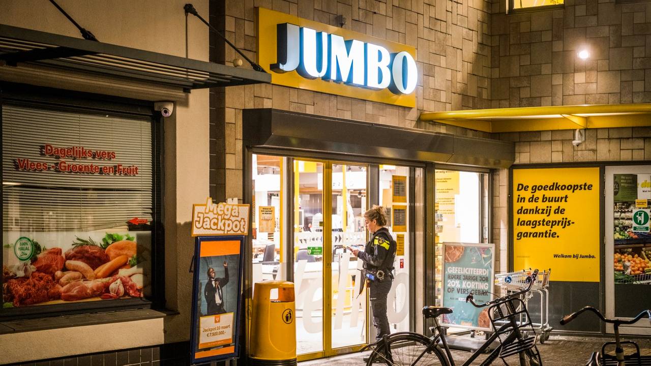 Gewapende overval op Jumbo aan het Nederlandplein in Eindhoven (Foto: Sem van Rijssel)