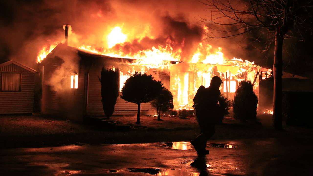 De chalet viel niet te redden. (Foto: 112Journaal)