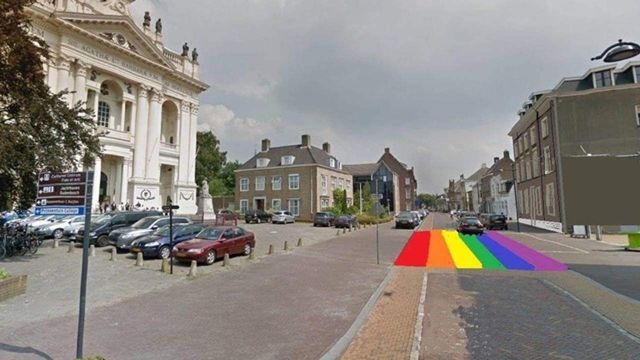 Hier zou de gekleurde oversteekplaats in Oudenbosch komen te liggen. Fotomontage: Omroep Brabant