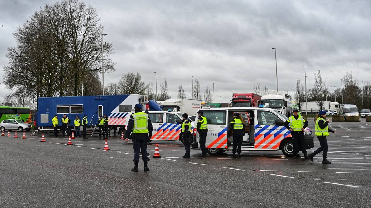 Controle bij grensovergang Hazeldonk. (Foto: Tom van der Put/SQ Vision)