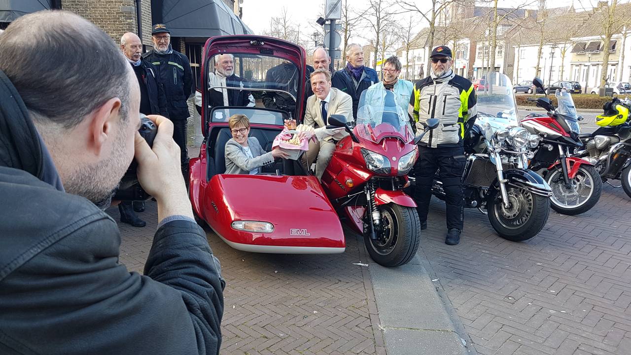 De eerste asperges werden dit jaar in een motor met zijspan gebracht.