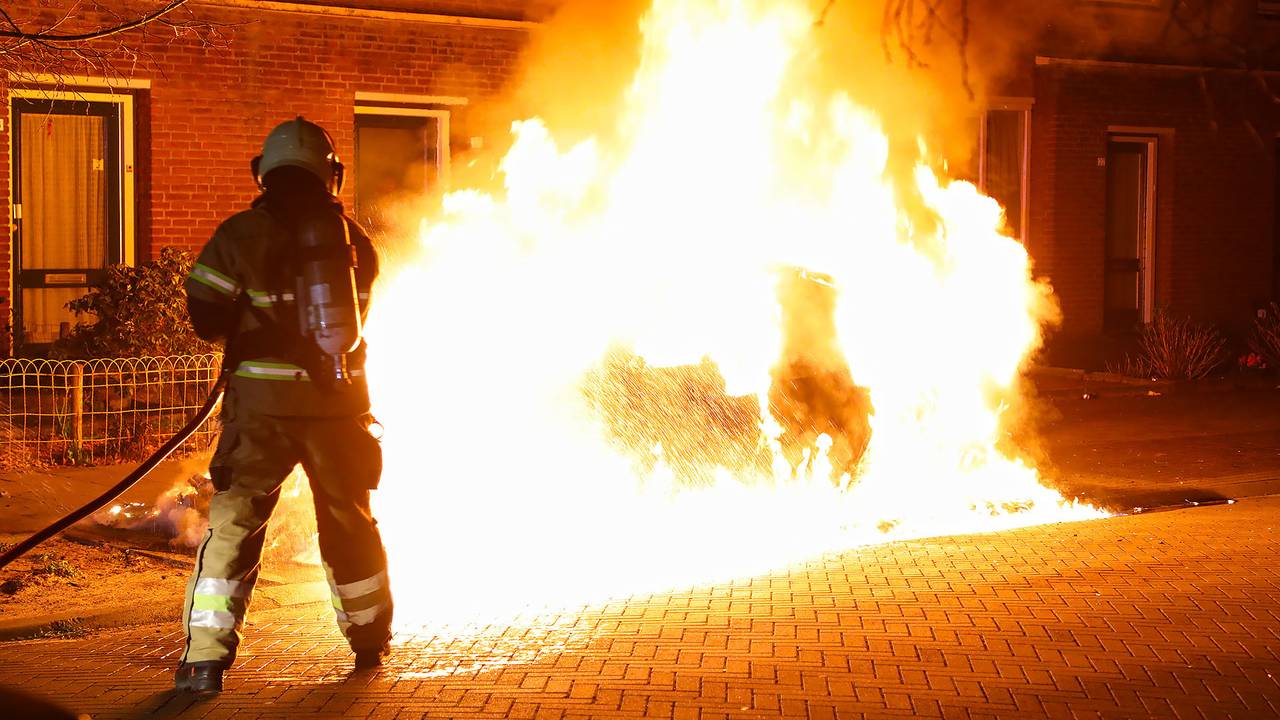Zaterdagnacht was het raak aan de Jacob Catsstraat in Oss. (Foto: Gabor Heeres/SQ Vision)