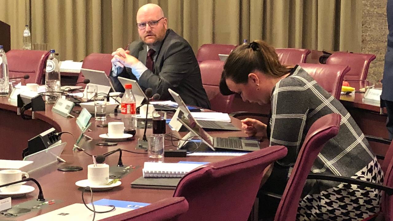 LPF-raadslid Langman (links) en CDA-raadslid Hofman boden hun excuses aan voor hun uitingen op social media rond Sinterklaasdemonstratie in Eindhoven