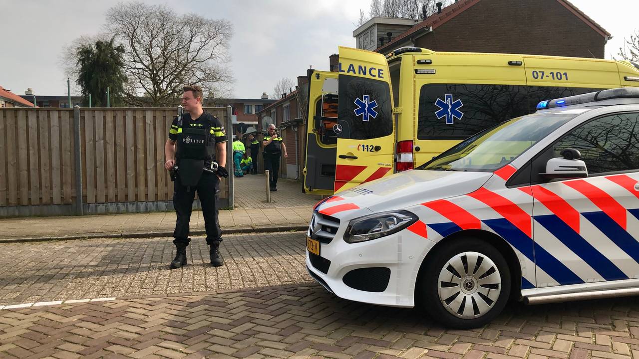 De man werd neergeschoten nadat hij dreigde met een mes Foto: Timo Bouman/Persbureau Heitink