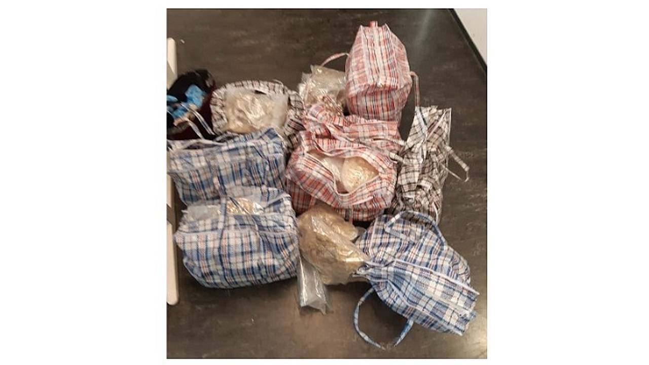 De tassen vol MDMA-kristallen. (Foto: politie)