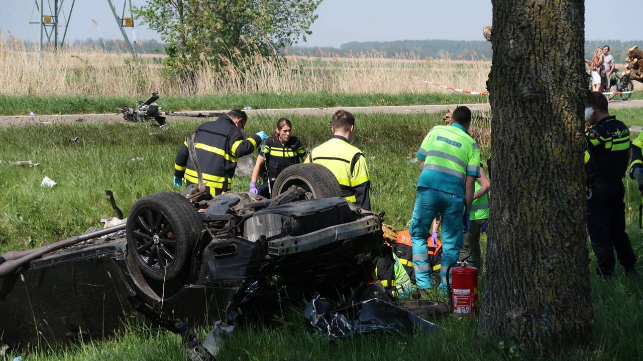 Hulpdiensten op de plek van het ongeval. (Foto: Perry Roovers/SQ Vision)