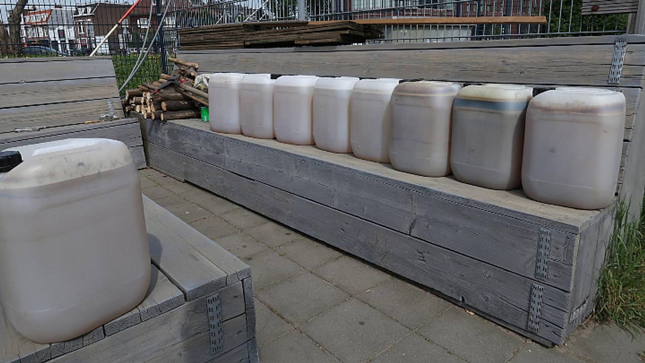 De drugsvaten (Foto: Perry Roovers).