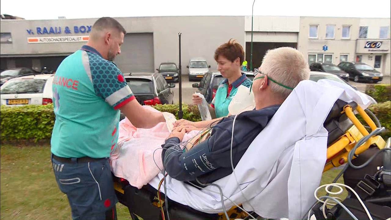 Het ambulanceteam in Eersel maakt zich op voor het EK. (Foto: Omroep Brabant)