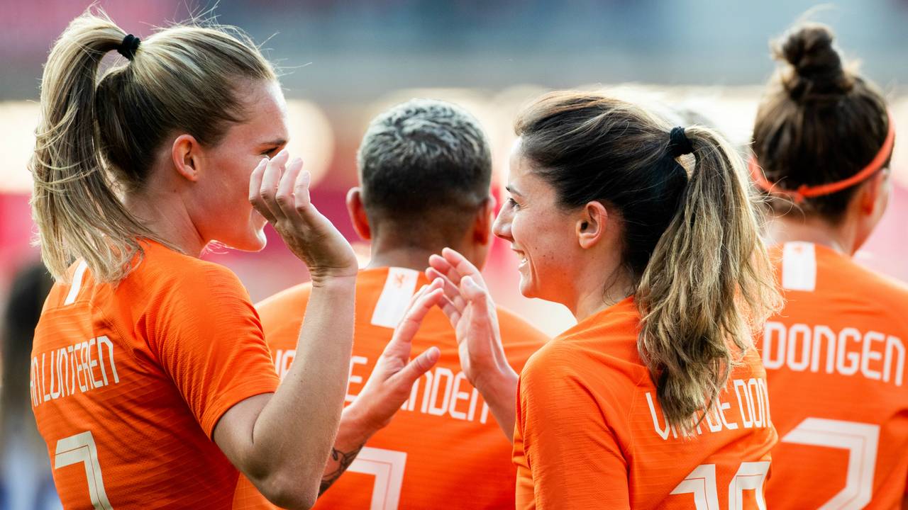 Van de Donk scoorde vier keer. (Foto: VI Images)