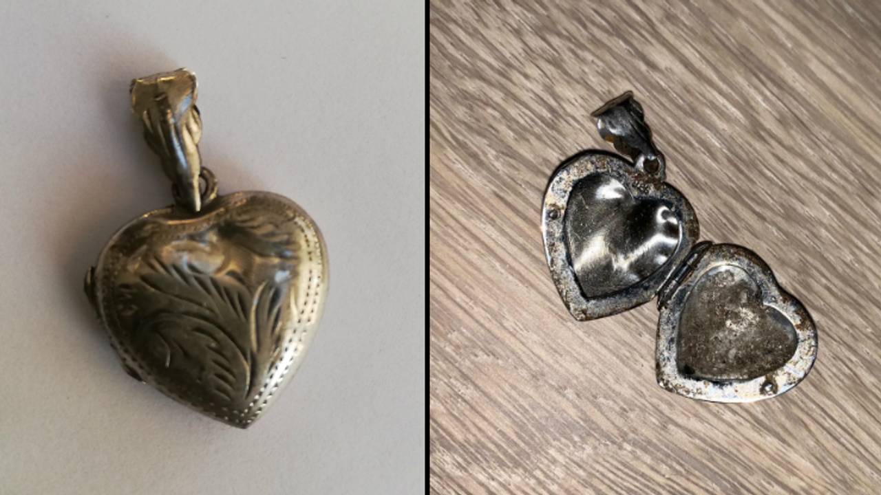 Het gevonden hangertje met as. (Foto's: Anita)