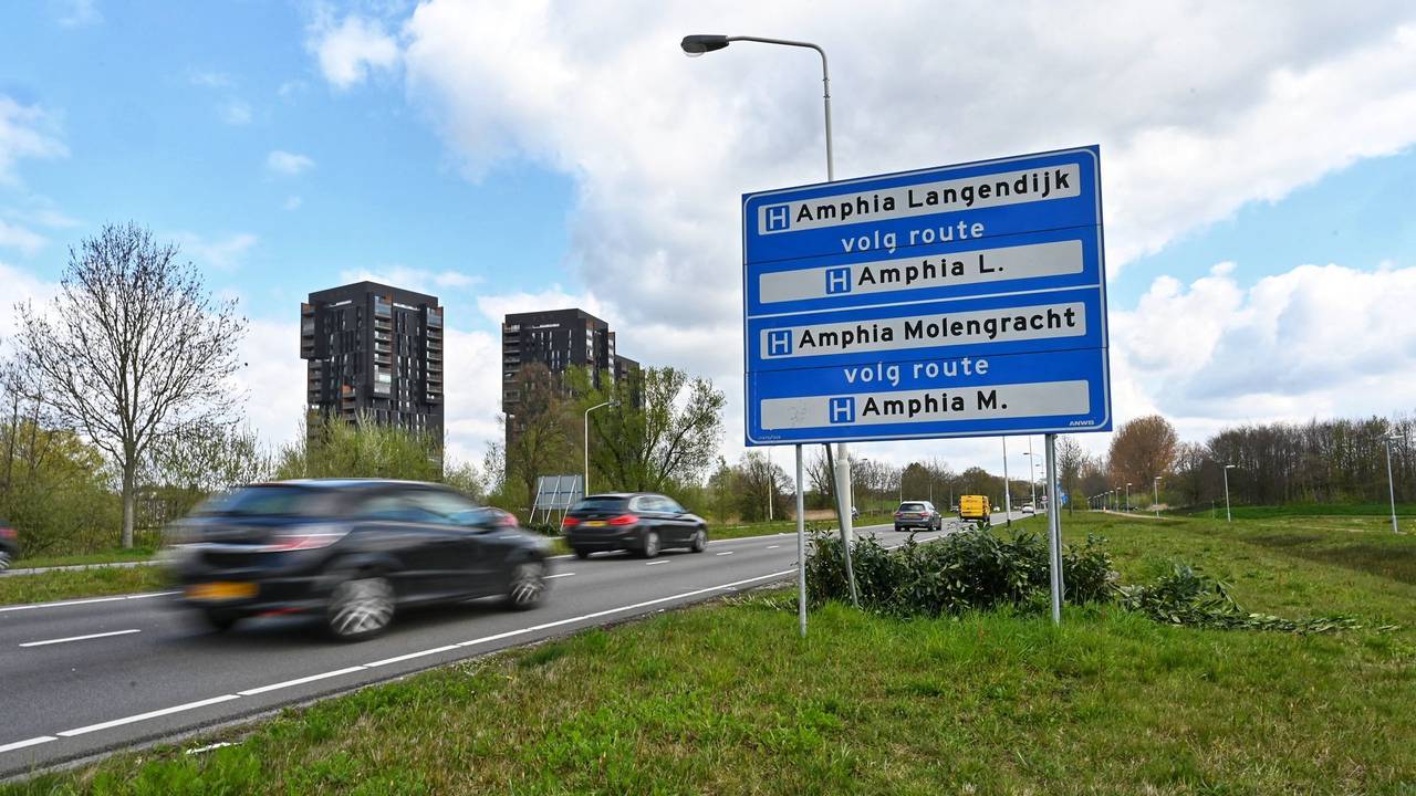 De 'verstopstruiken' aan de Graaf Engelbertlaan zijn kort gesnoeid. (foto: Tom van der Put)