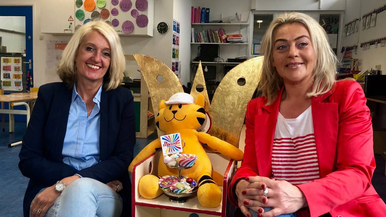 Juf Ellen van Beek en Katrien van Overveld van 'Ik Trakteer' (foto: Erik Peeters).