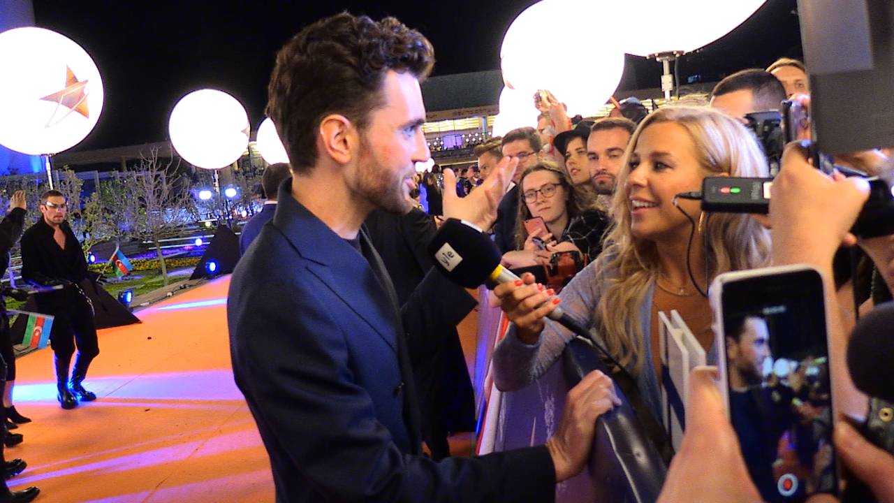 Duncan Laurence praat met de pers uit tientallen landen (foto: Tom van den Oetelaar)