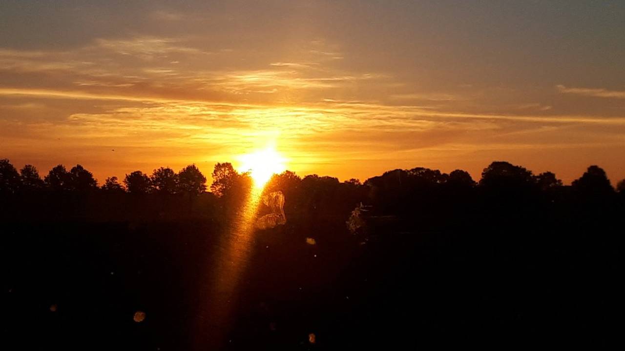 De zonsopkomst in Brabant (Foto: Ger Roumen).