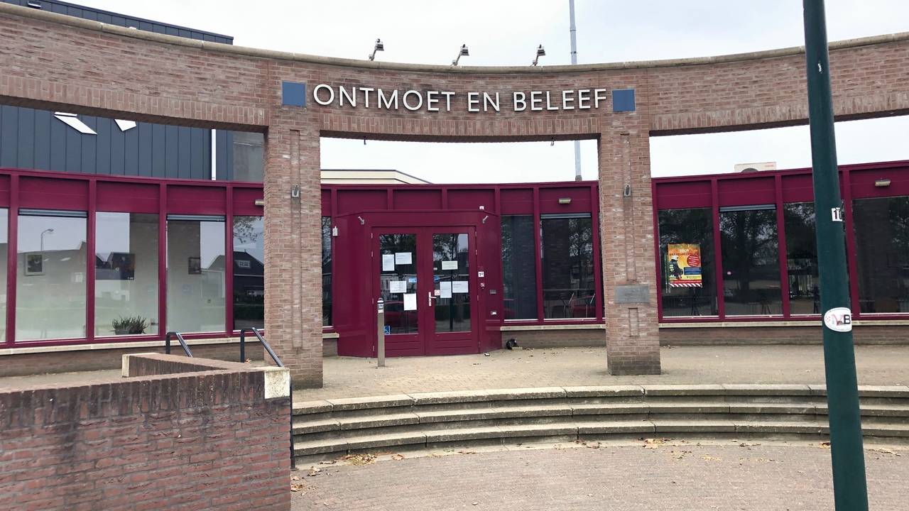 Het gesloten dorpshuis waar nu niets te beleven is.