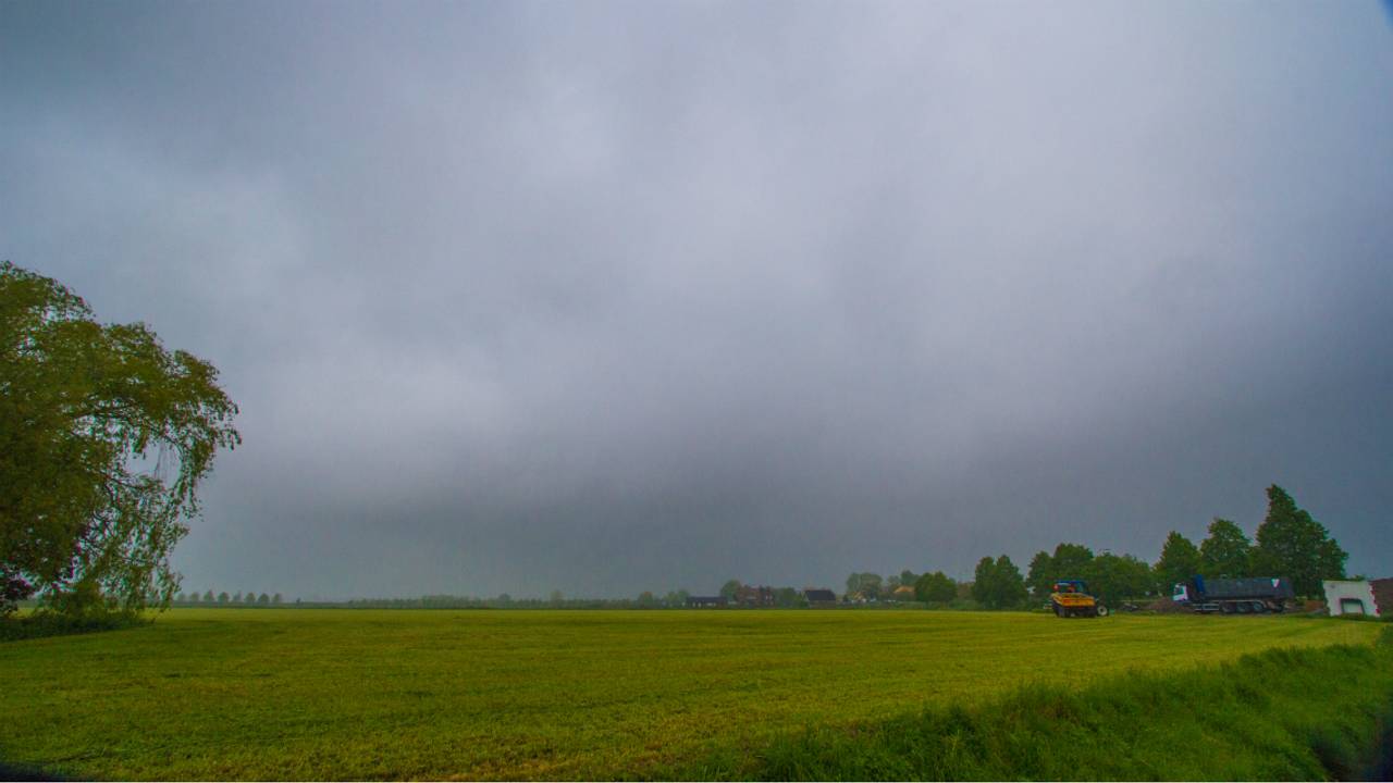 Ook dit weekend worden pittige buien verwacht. (Foto: Ab Donker)