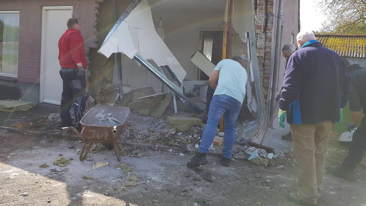 De ravage aan de Steeg in Schijndel is enorm. (Foto: Merel de Leuw)