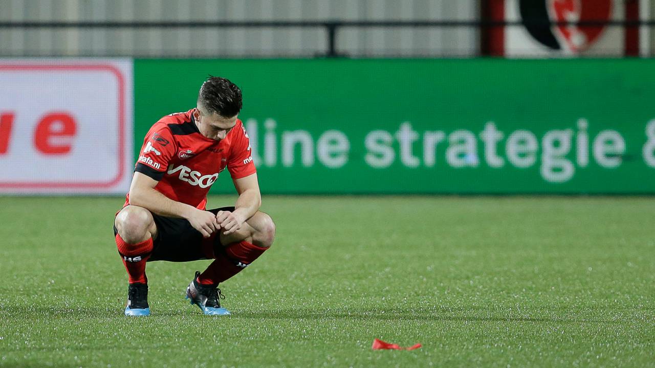 Bart Meijers baalt na wéér een nederlaag van Helmond Sport (Foto: Orange Pictures)