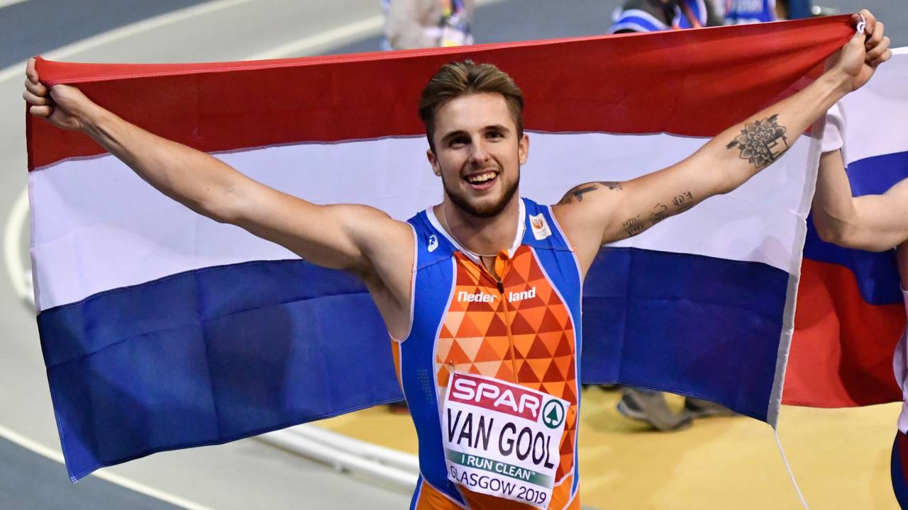 Joris van Gool vol trots na de derde plaats op het EK indoor (foto: VI Images).