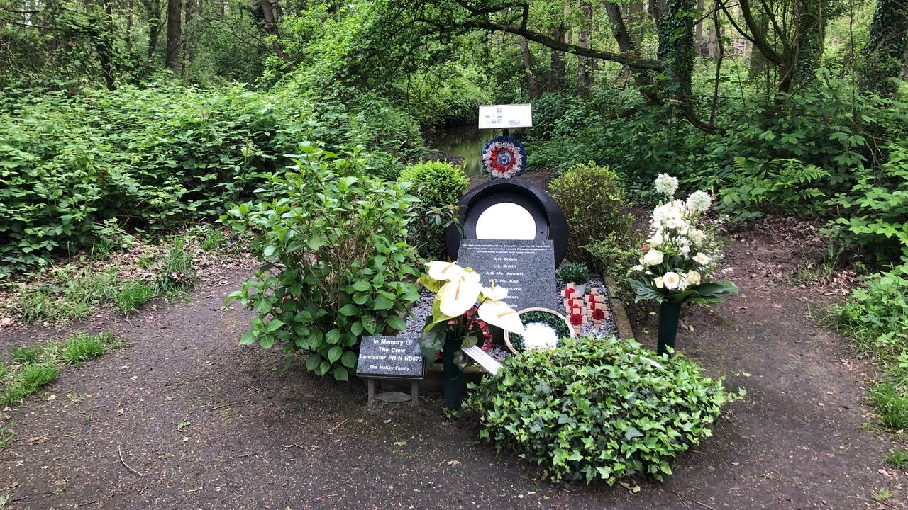 Monument in De Peel voor bemanningsleden van een Lancaster.