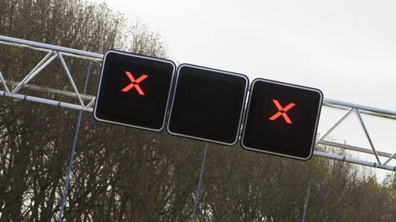Ook A27 dicht na ongeval.
