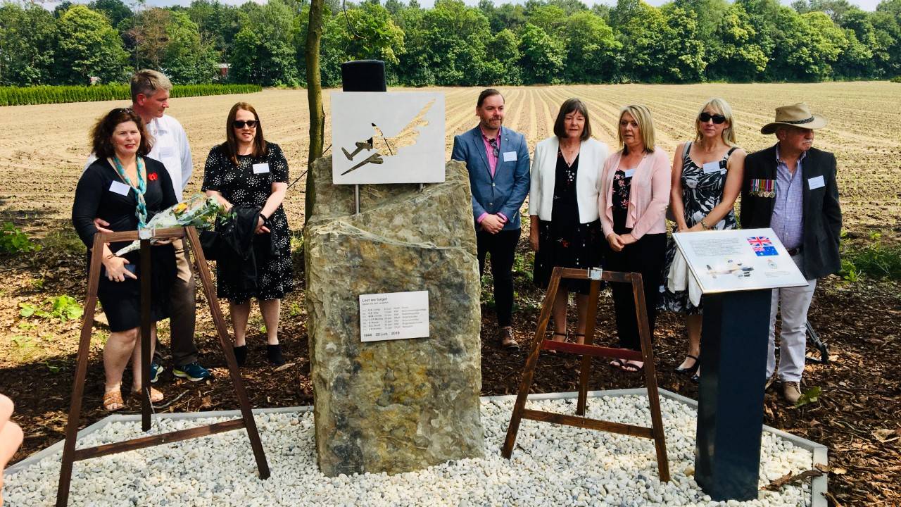 Na precies 75 jaar eindelijk monument voor omgekomen vliegers in Riethoven