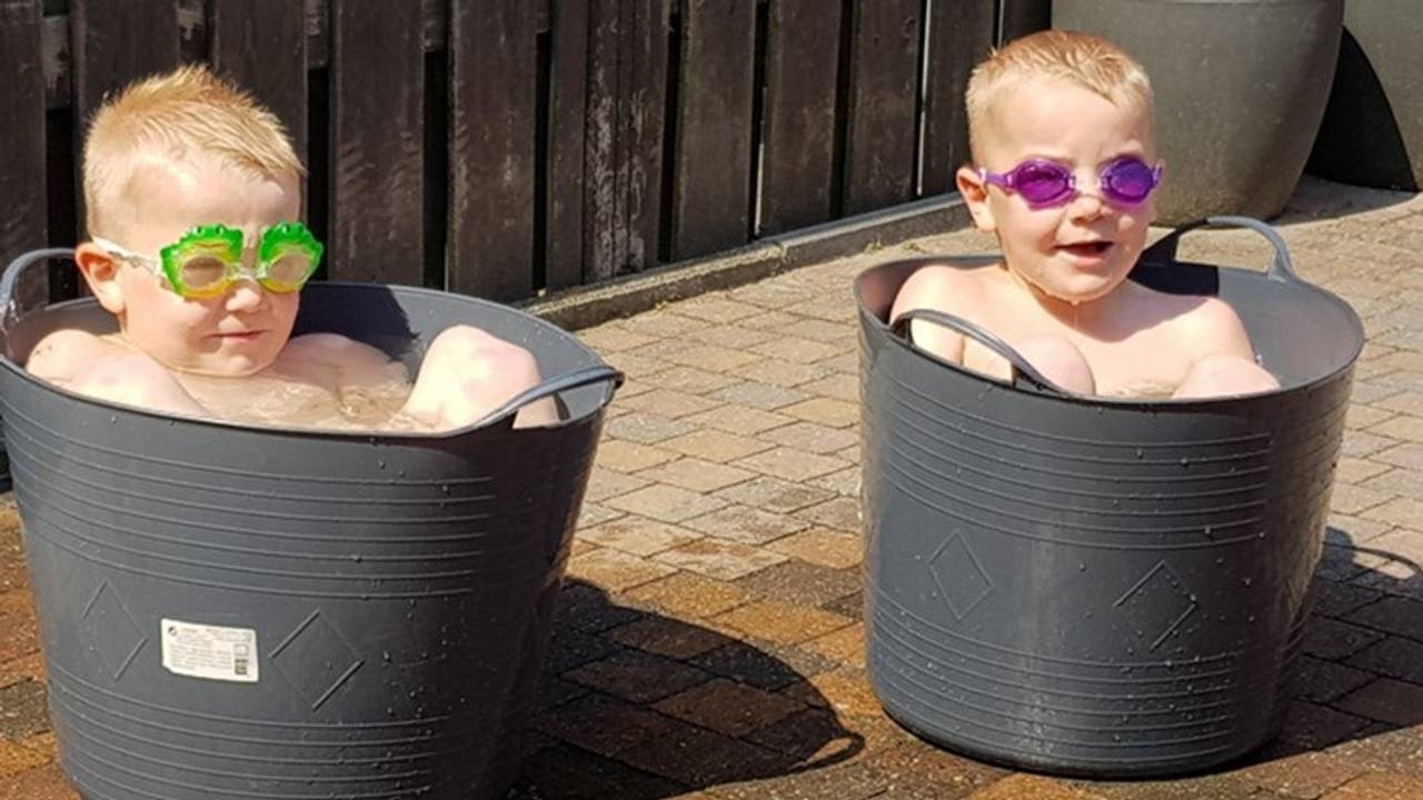 Deze jongens hebben geen airco nodig(Foto: de Tilburgse familie Hersmis.)