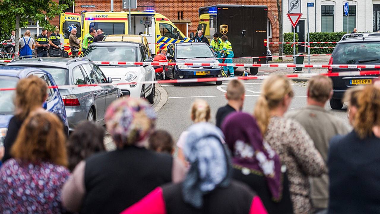 Het ongeluk trok veel publiek (foto: Sem van Rijssel, SQ Vision).