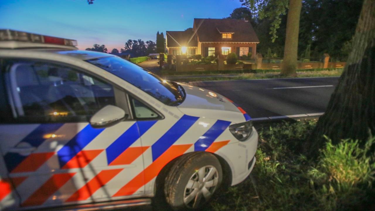 De politie doet onderzoek (foto: Pim Verkoelen/SQ Vision).